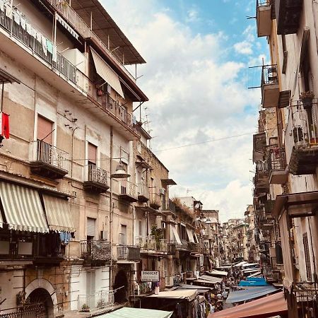 La Finestra Sul Borgo Hotel Napoli Bagian luar foto