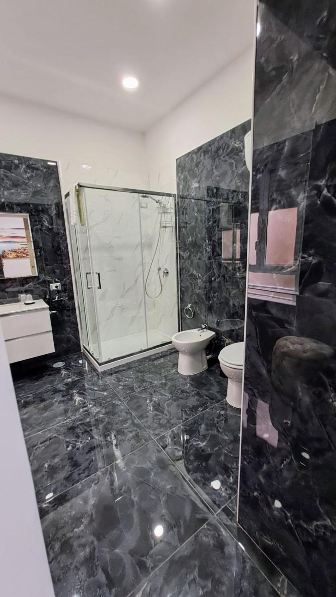 La Finestra Sul Borgo Hotel Napoli Bagian luar foto