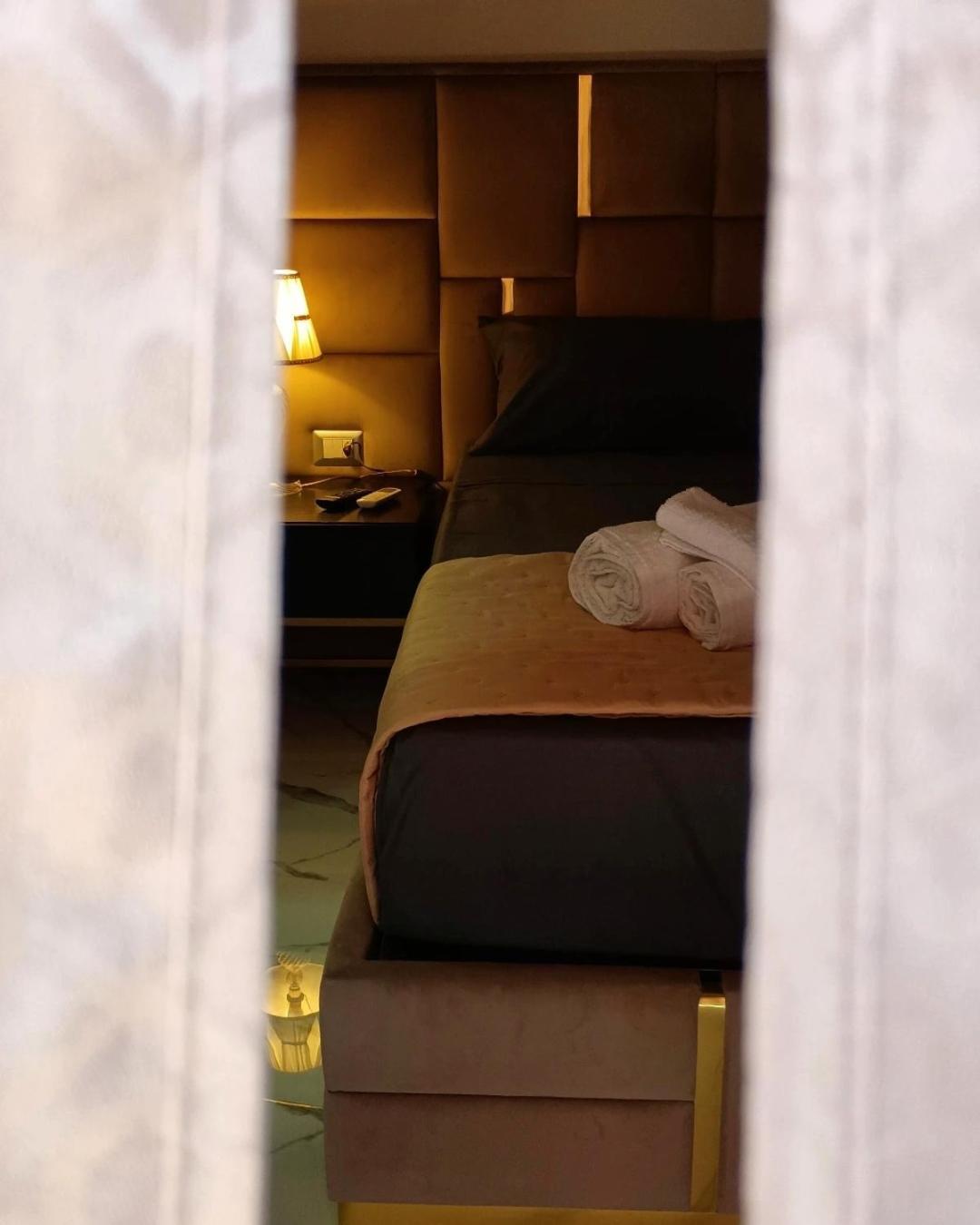 La Finestra Sul Borgo Hotel Napoli Bagian luar foto