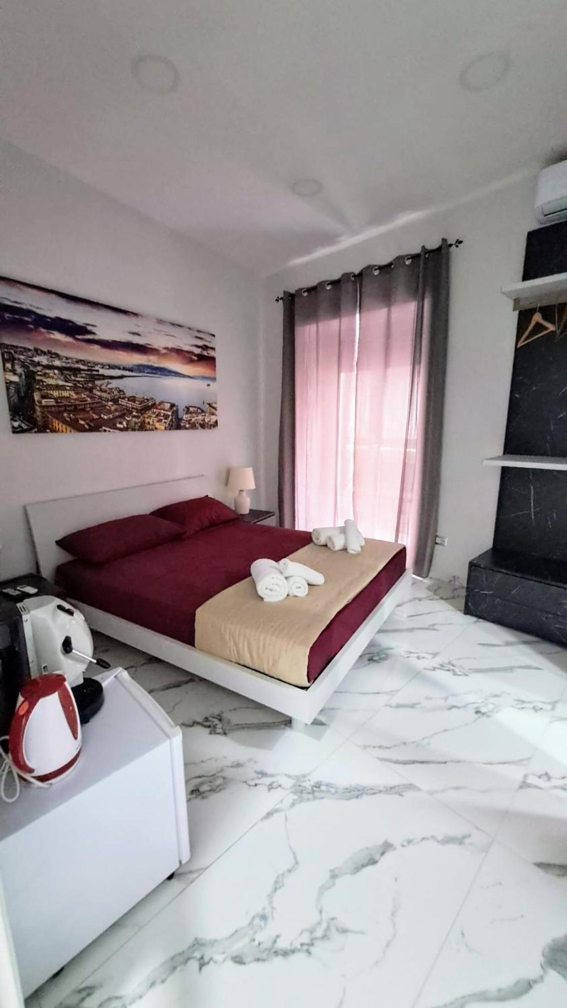 La Finestra Sul Borgo Hotel Napoli Bagian luar foto
