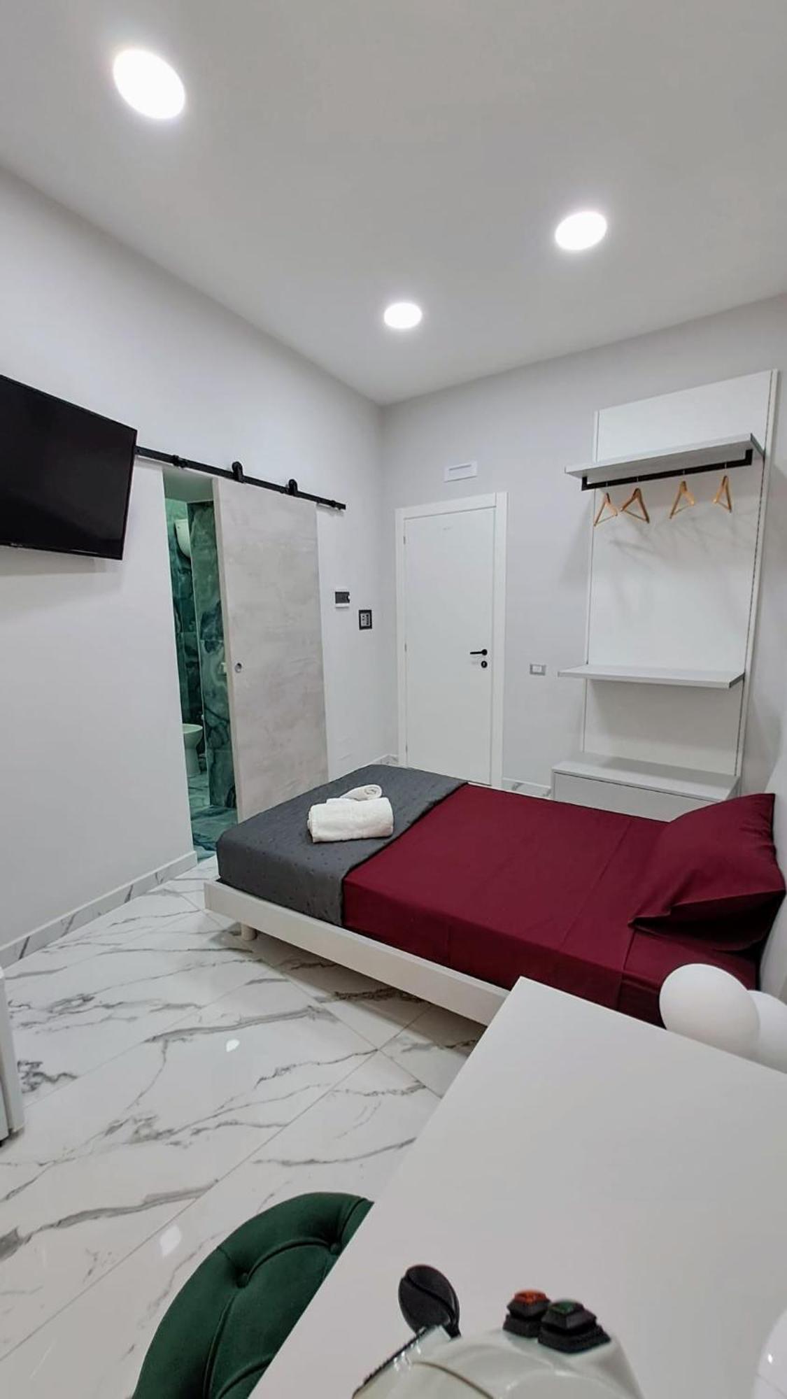 La Finestra Sul Borgo Hotel Napoli Bagian luar foto