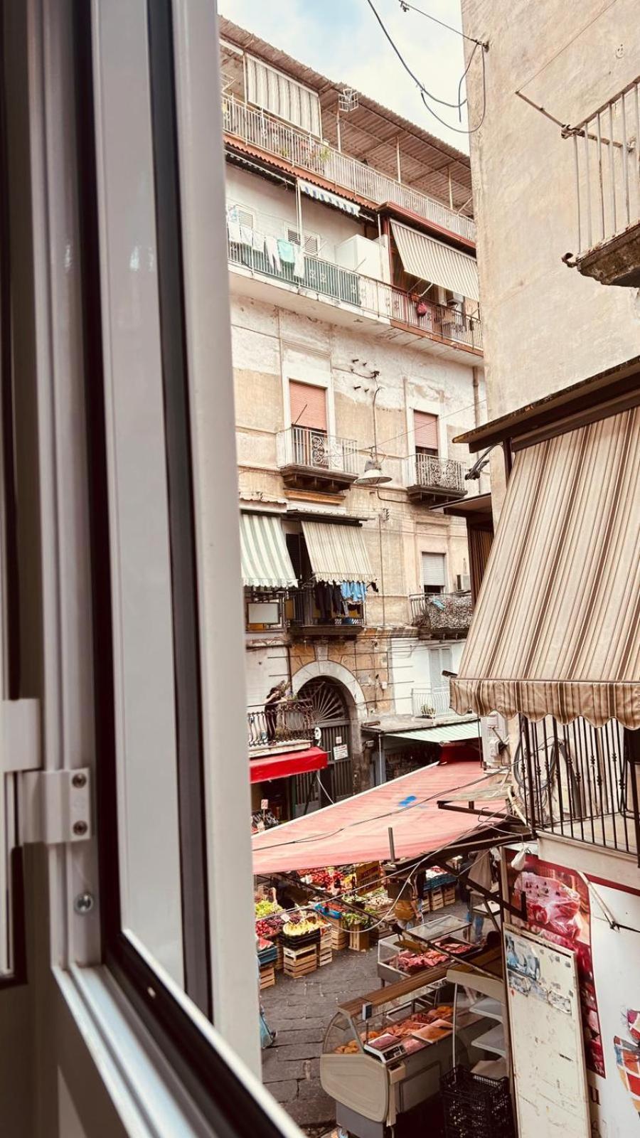 La Finestra Sul Borgo Hotel Napoli Bagian luar foto