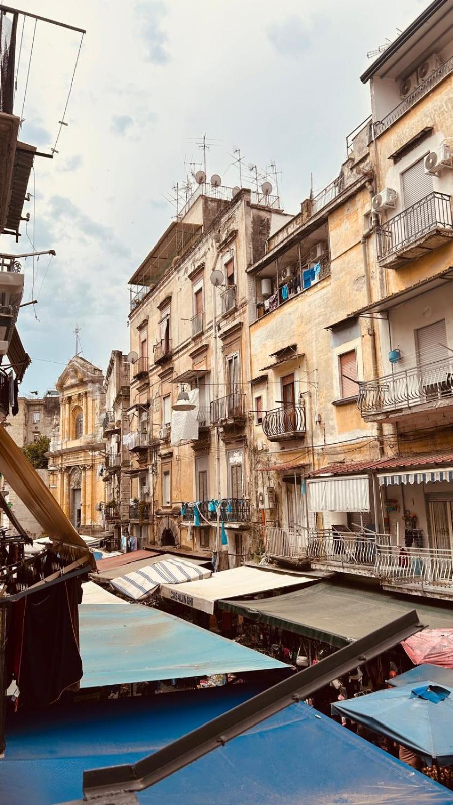 La Finestra Sul Borgo Hotel Napoli Bagian luar foto