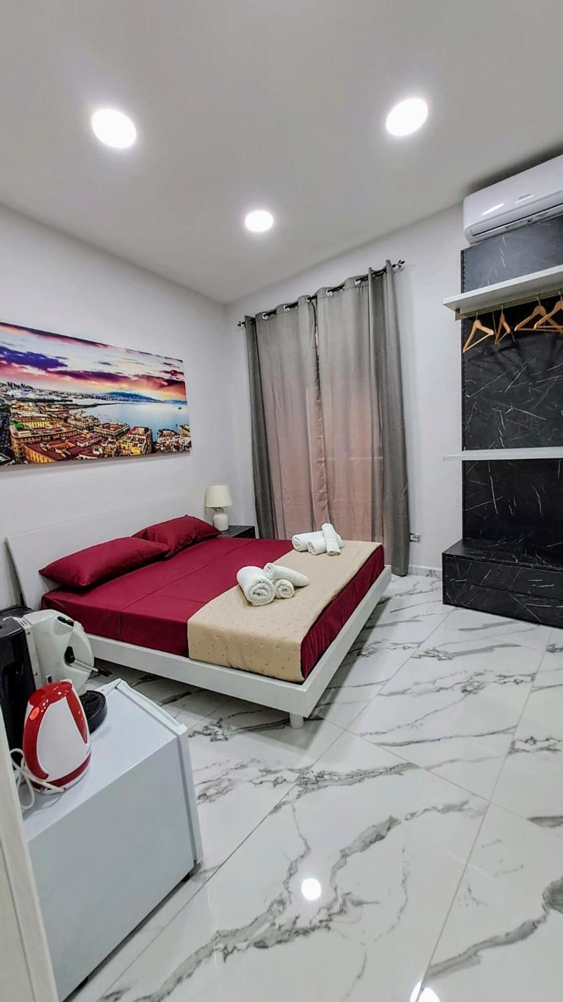 La Finestra Sul Borgo Hotel Napoli Bagian luar foto