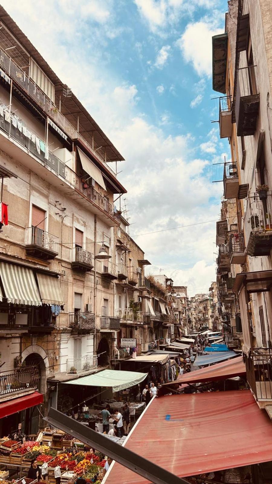La Finestra Sul Borgo Hotel Napoli Bagian luar foto